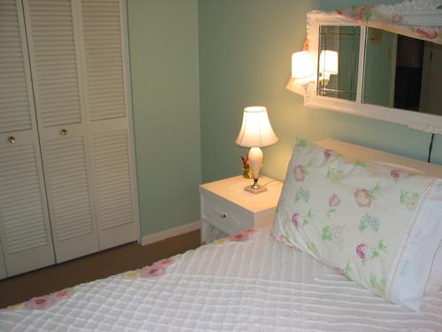 Peaceful Shabby Guestroom